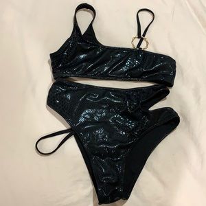 NEVER WORN- women’s size small 2 piece snake skin bikini- no padding in top
